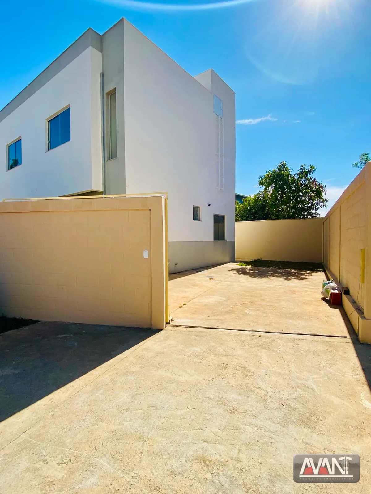 Casa Duplex 3 quartos com entrada independente - Serra Dourada